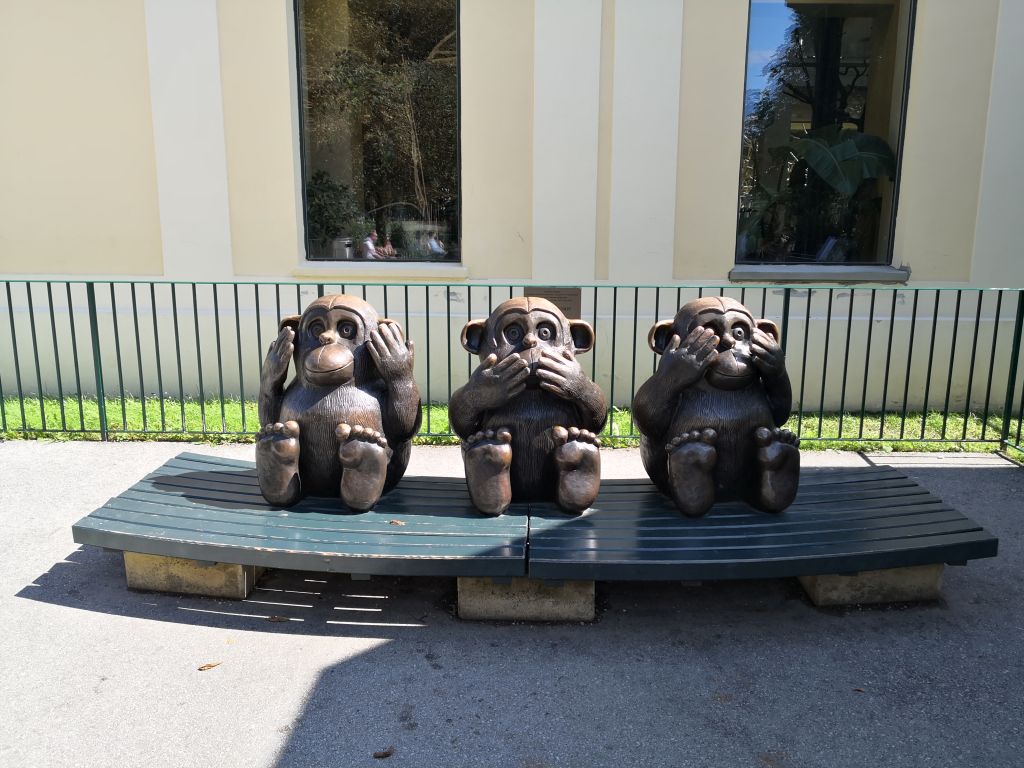 Schönbrunn Zoo - one of the sculptures