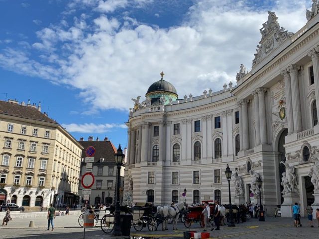 Vienna Super Saver: City Walking Tour and Highlights Bike Tour