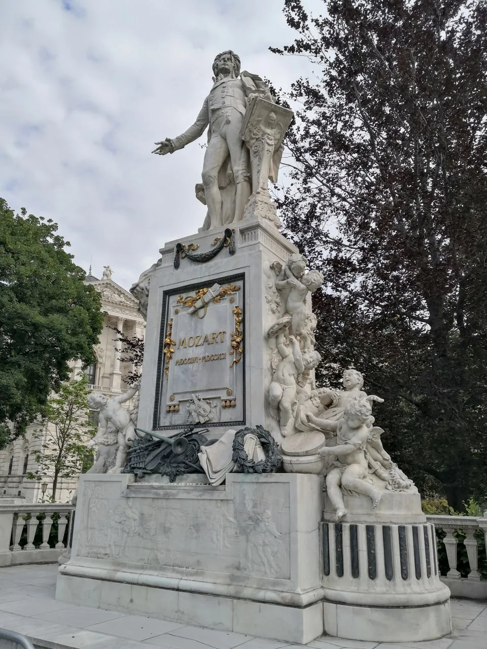 Mozart monument, Burggarten